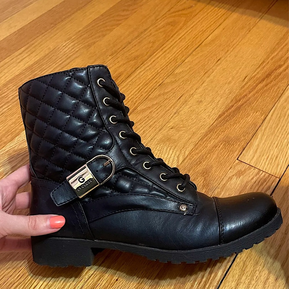 GUESS BLACK BOOTS w CHARM LOGO